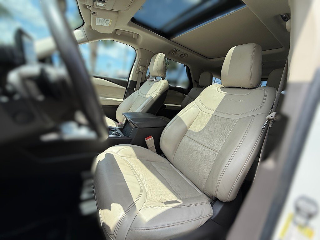 Used 2020  Ford Platinum image 9