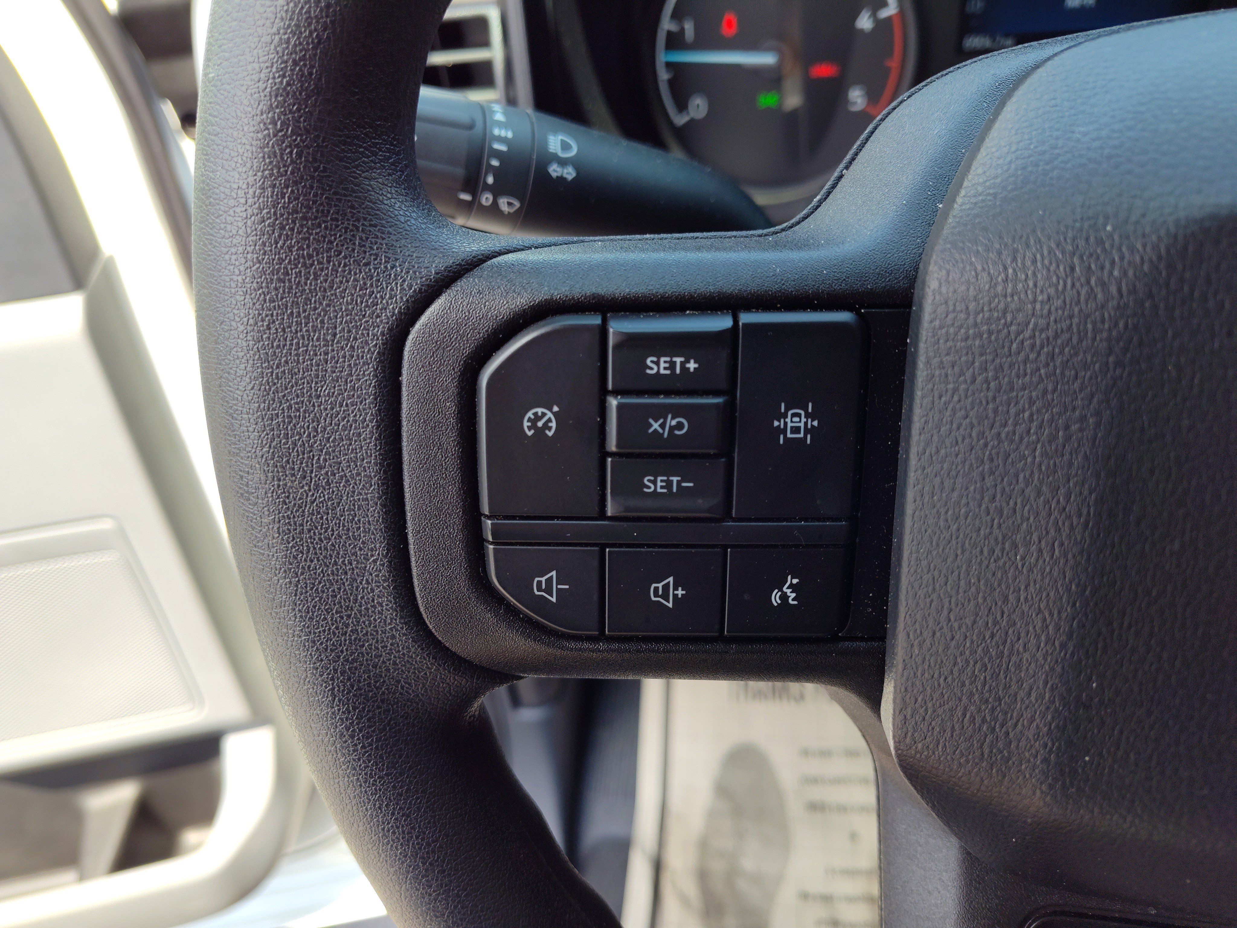 2024 Ford F-550 Super Duty Chassis Cab XLT - Photo 30