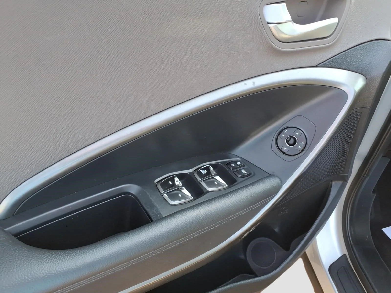 Used 2018 Sparkling Silver Kcs Hyundai 2.4 Base image 12