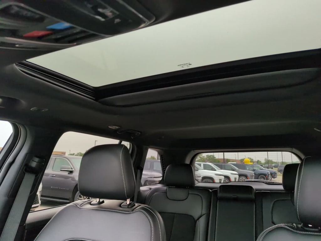New 2026 Baltic Gray Metallic Clearcoat Jeep Laredo image 25