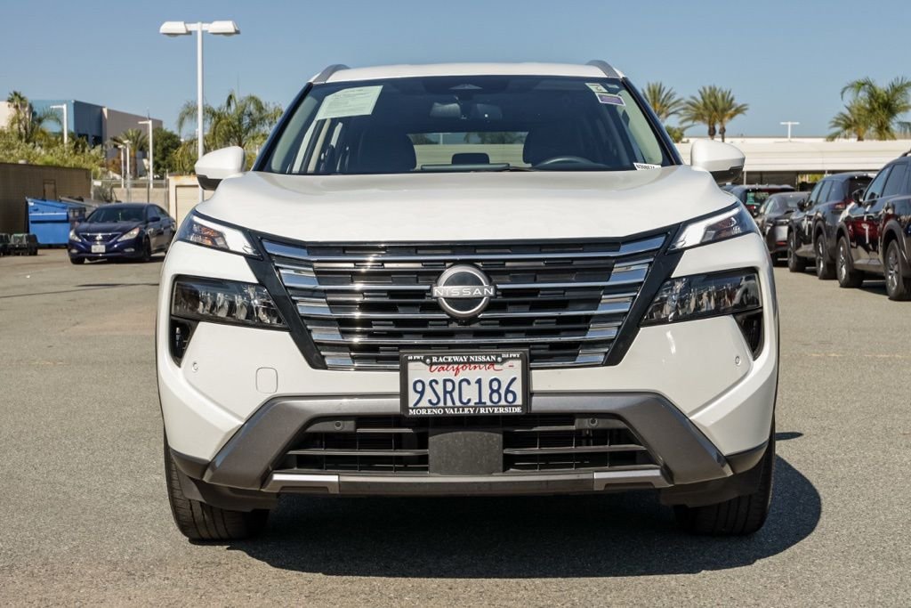 Used 2024 White Nissan SL image 8