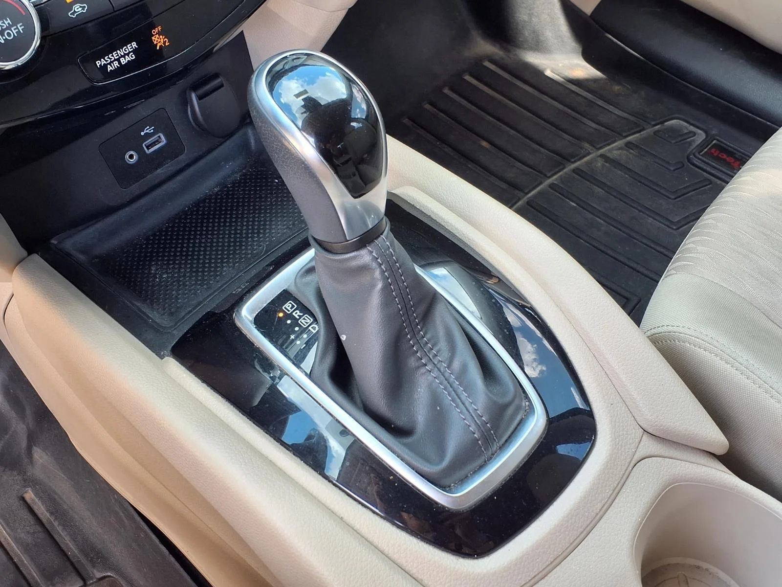 Used 2020 Caspian Blue Metallic Nissan SV image 9