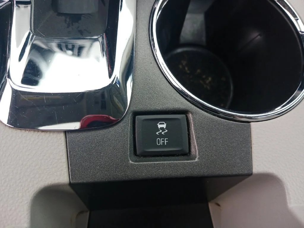 Used 2015 SILVER TOPAZ METALLIC Chevrolet LT image 29