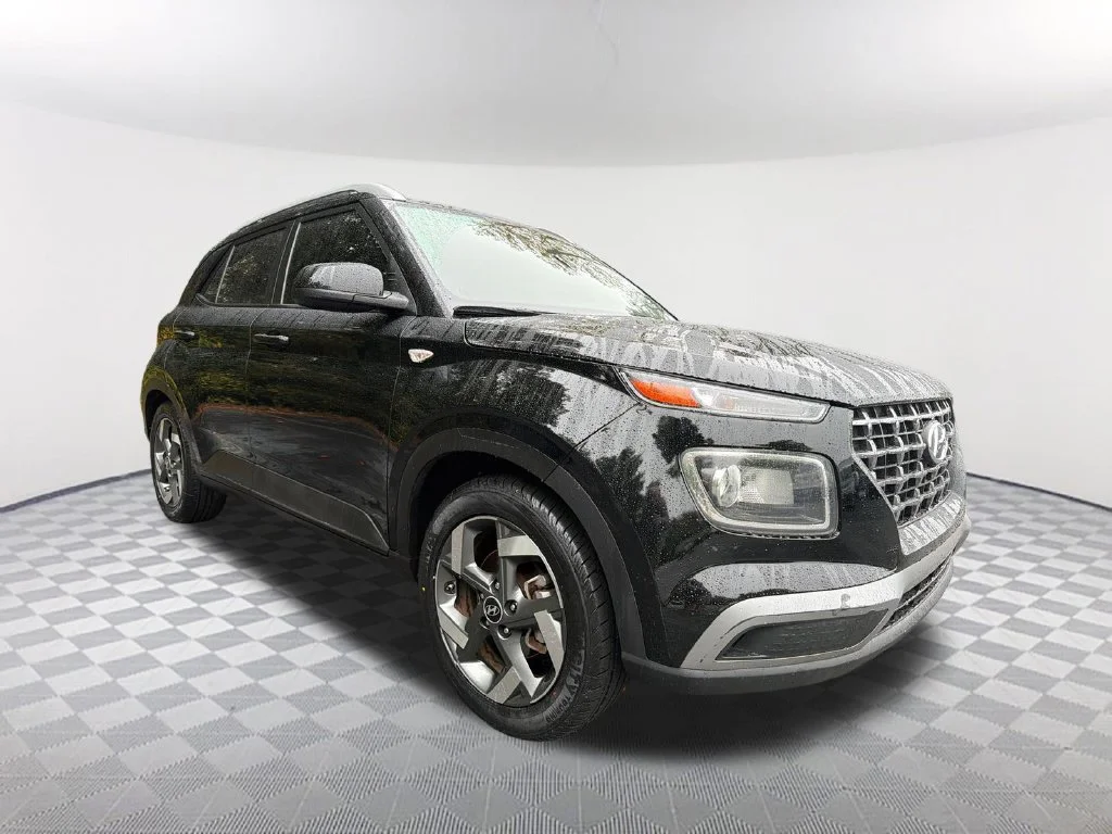 Used 2022 Black Hyundai SEL image 3