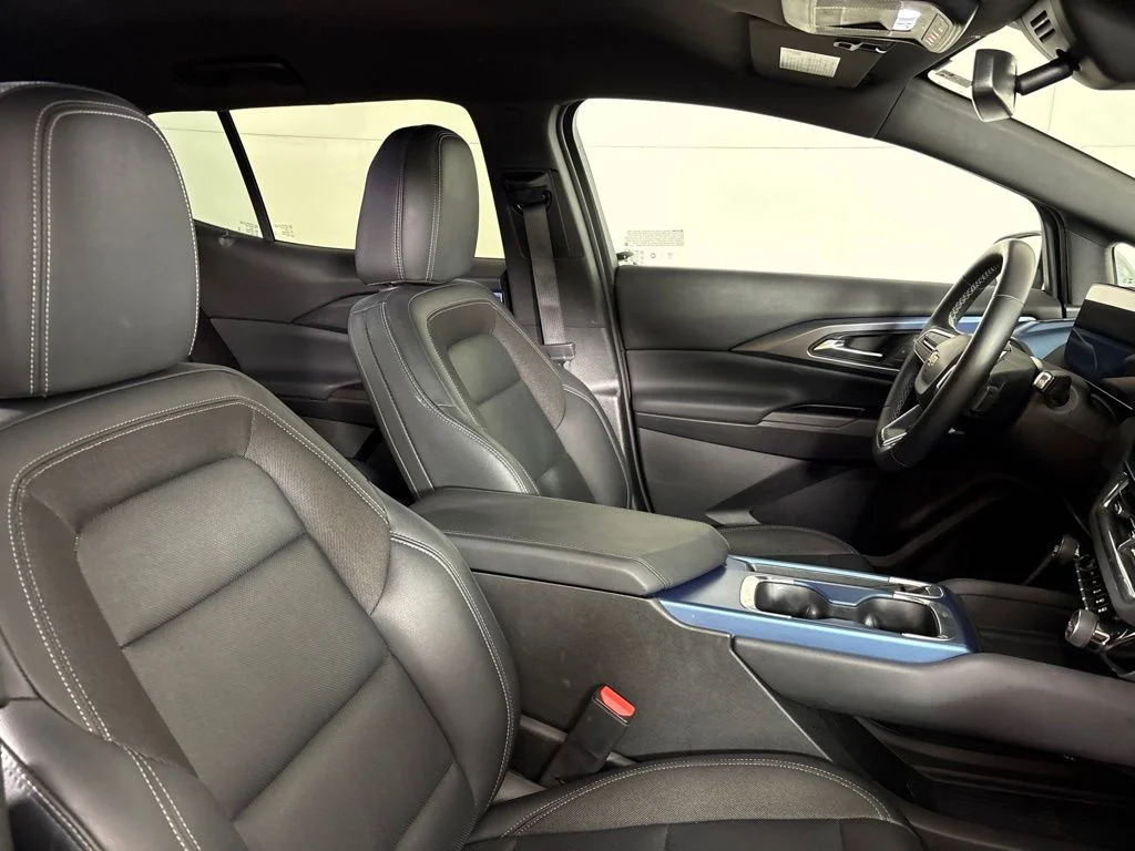 Used 2024 White Chevrolet LT image 17
