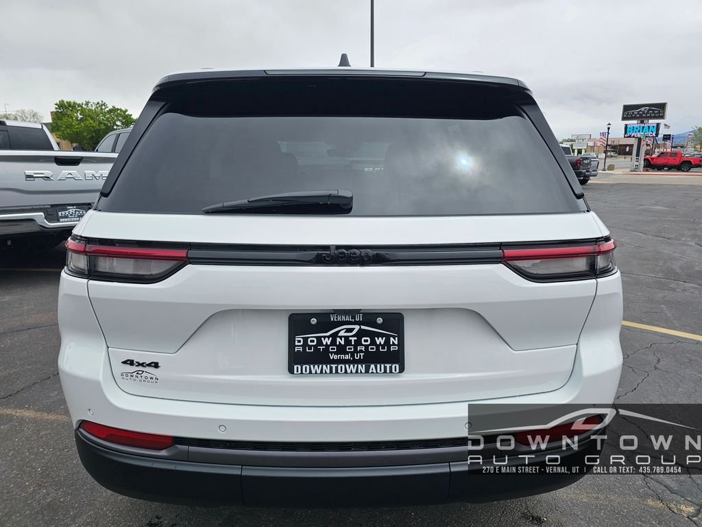 New 2026 Bright White Clearcoat Jeep Altitude image 4