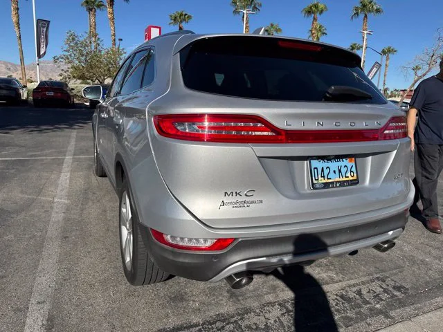 Used 2017 Ingot Silver Lincoln Premiere image 7