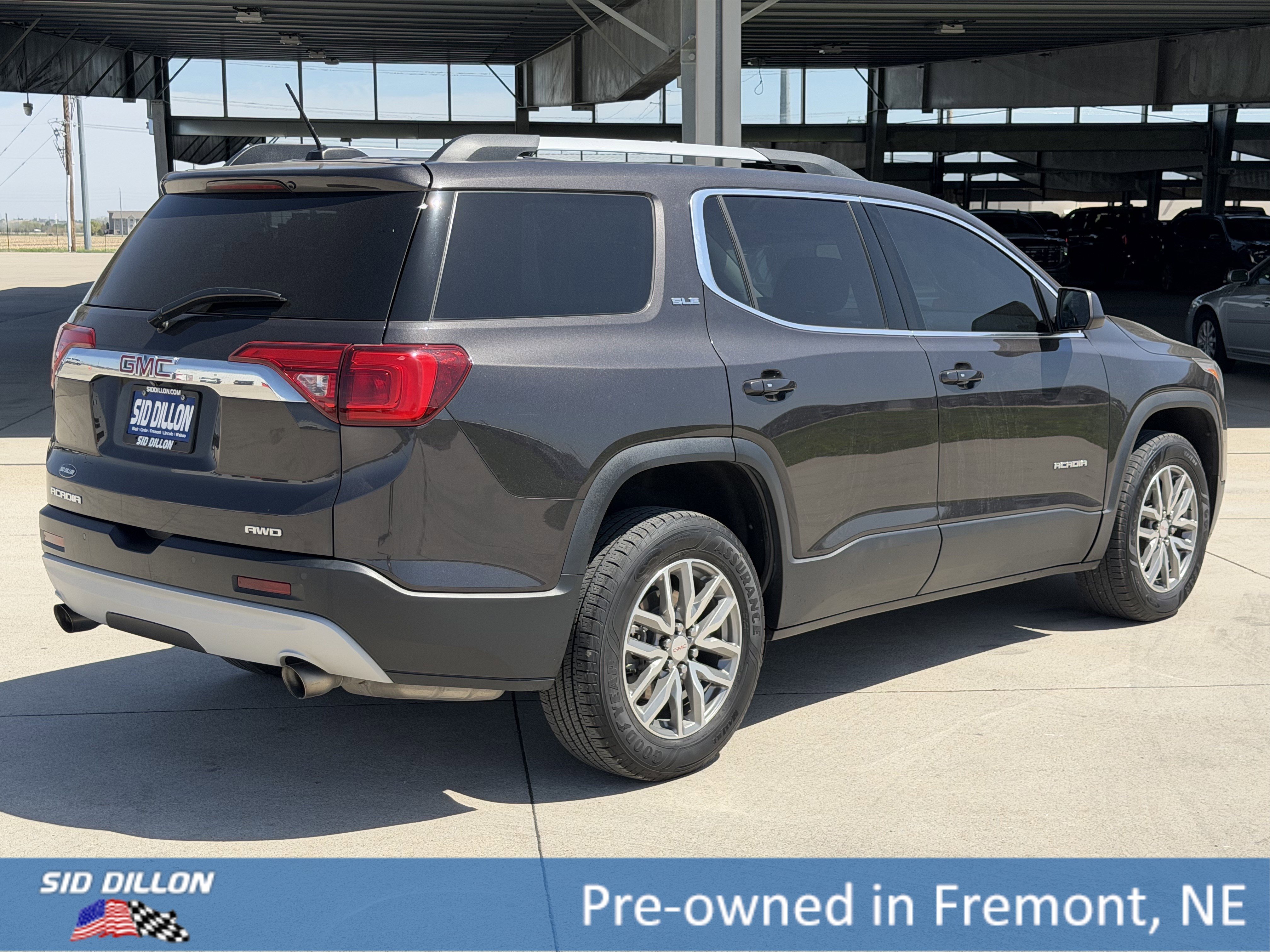 Used 2018 Iridium Metallic GMC SLE image 13