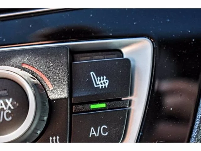 Used 2019 Glacier Silver BMW i xDrive All-wheel Drive image 17