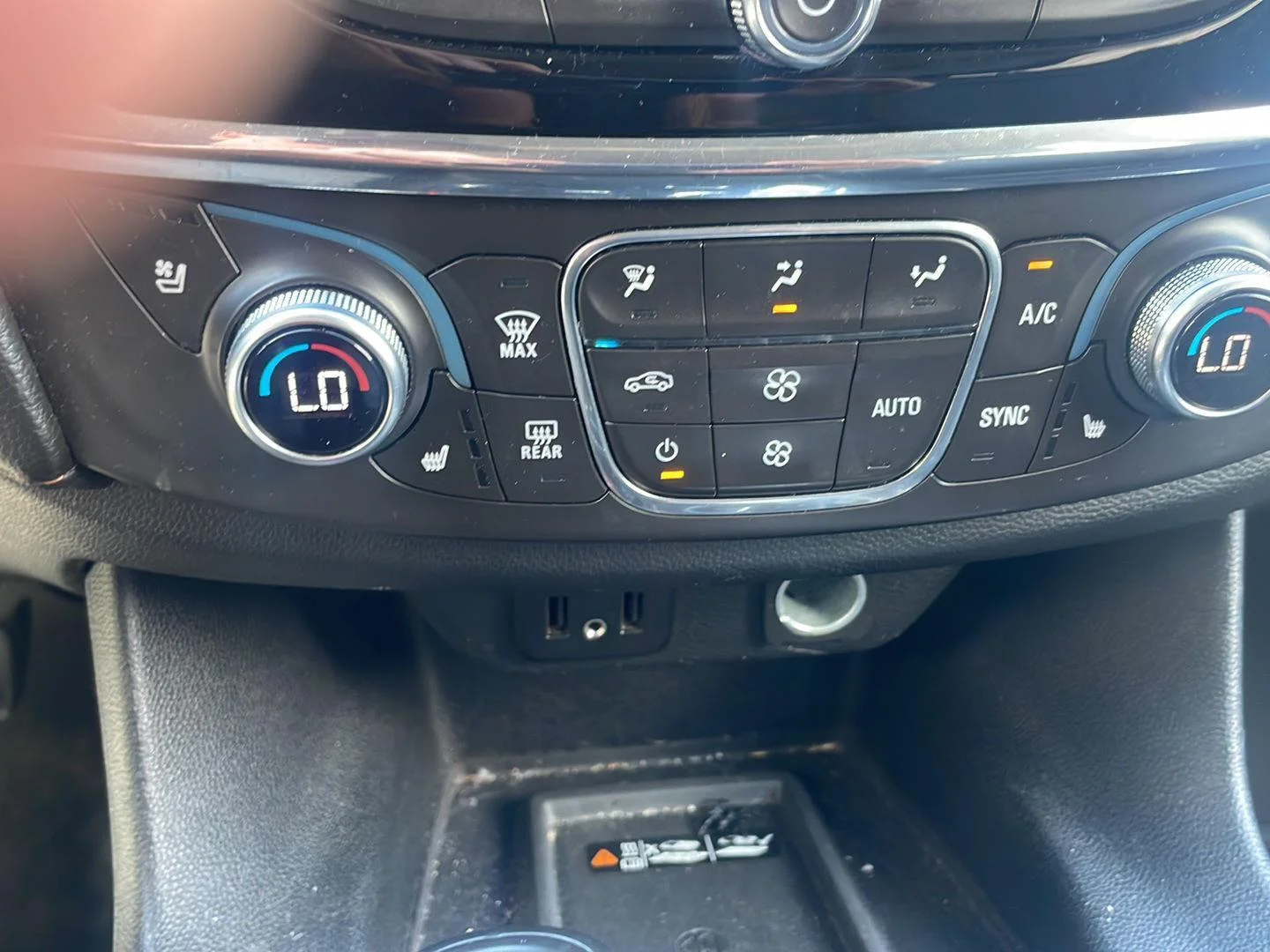 Used 2018 Iridescent Pearl Tricoat Chevrolet Premier image 5