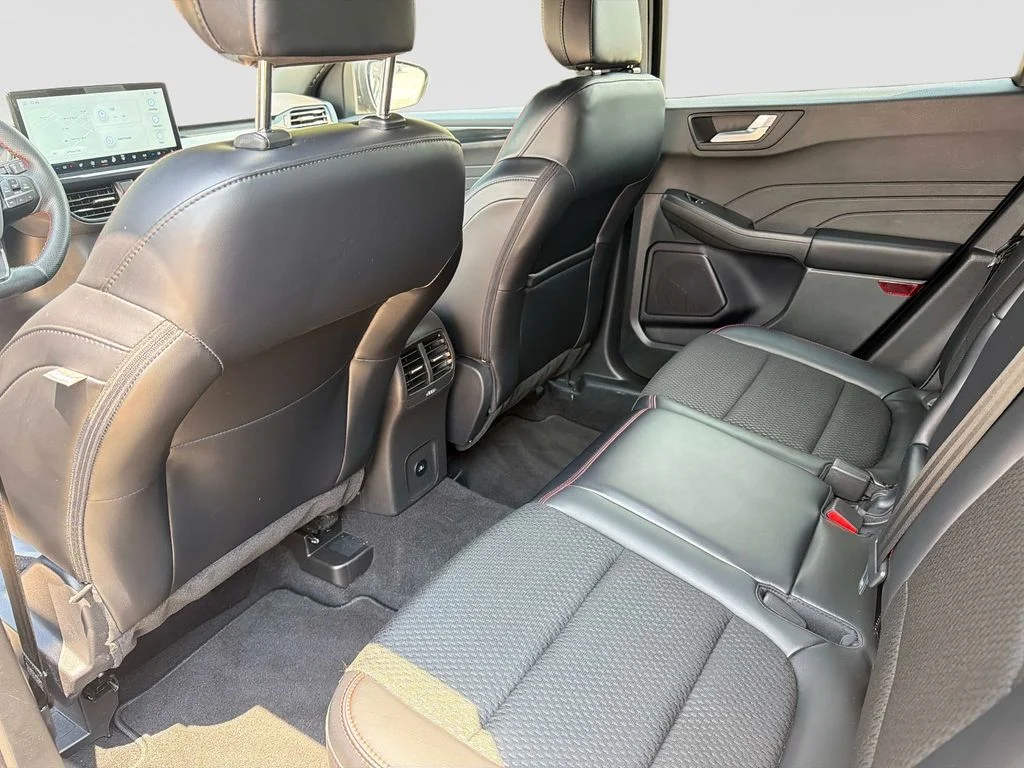 Used 2025 Agate Black Metallic Ford ST-Line image 15