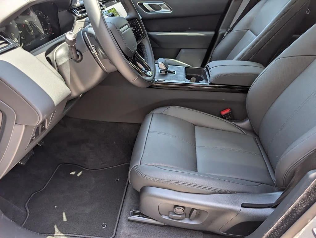 New 2026 Arroios Grey Land Rover Dynamic SE image 19