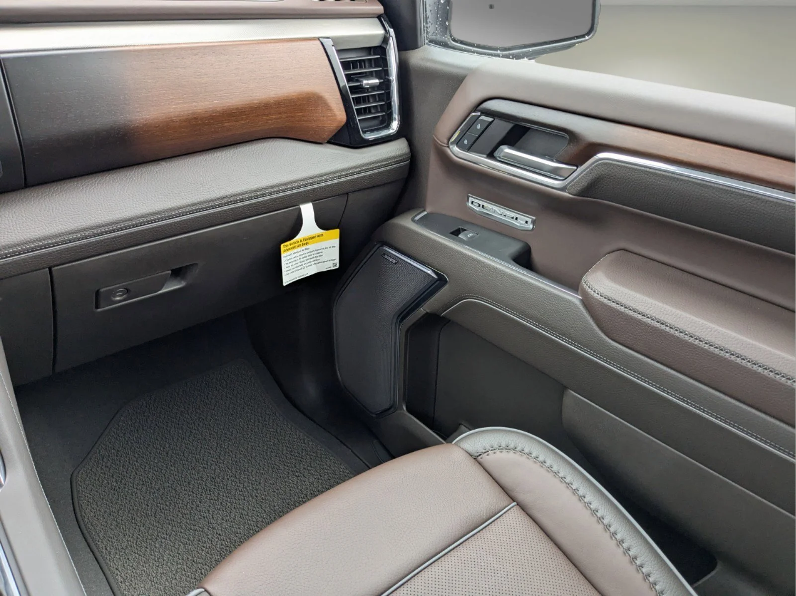 Used 2024 White Frost Tricoat GMC Denali image 16