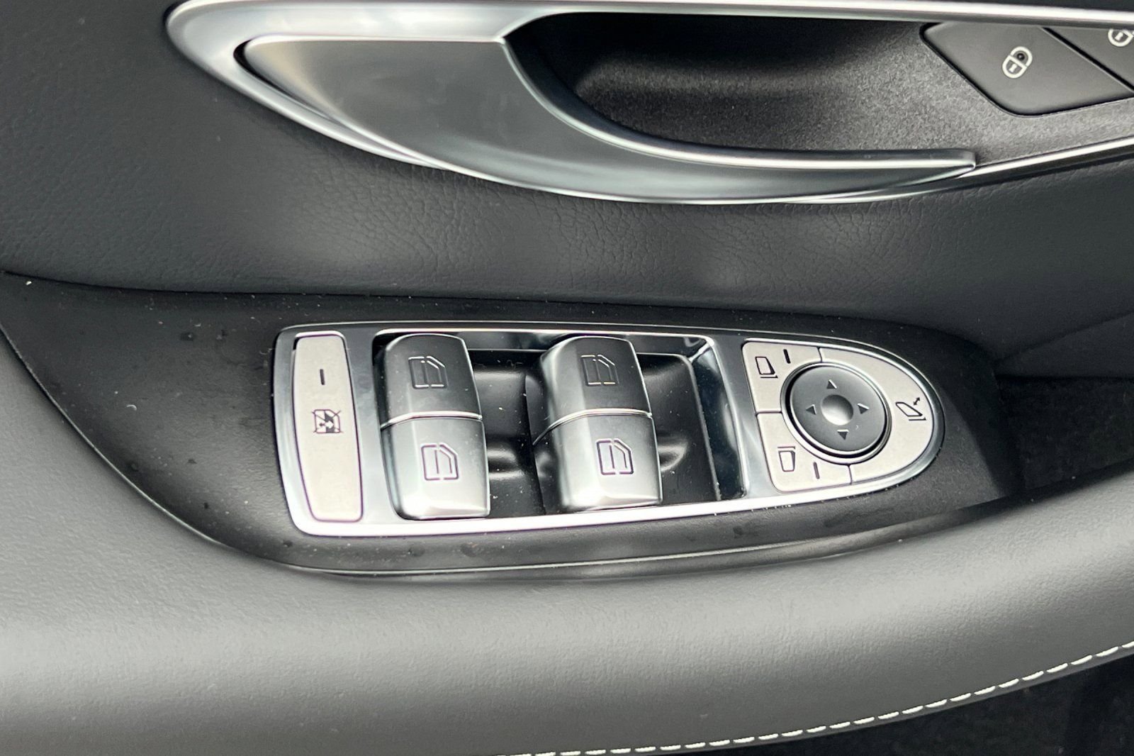 New 2026 Cirrus Silver Metallic Mercedes-Benz Base image 15