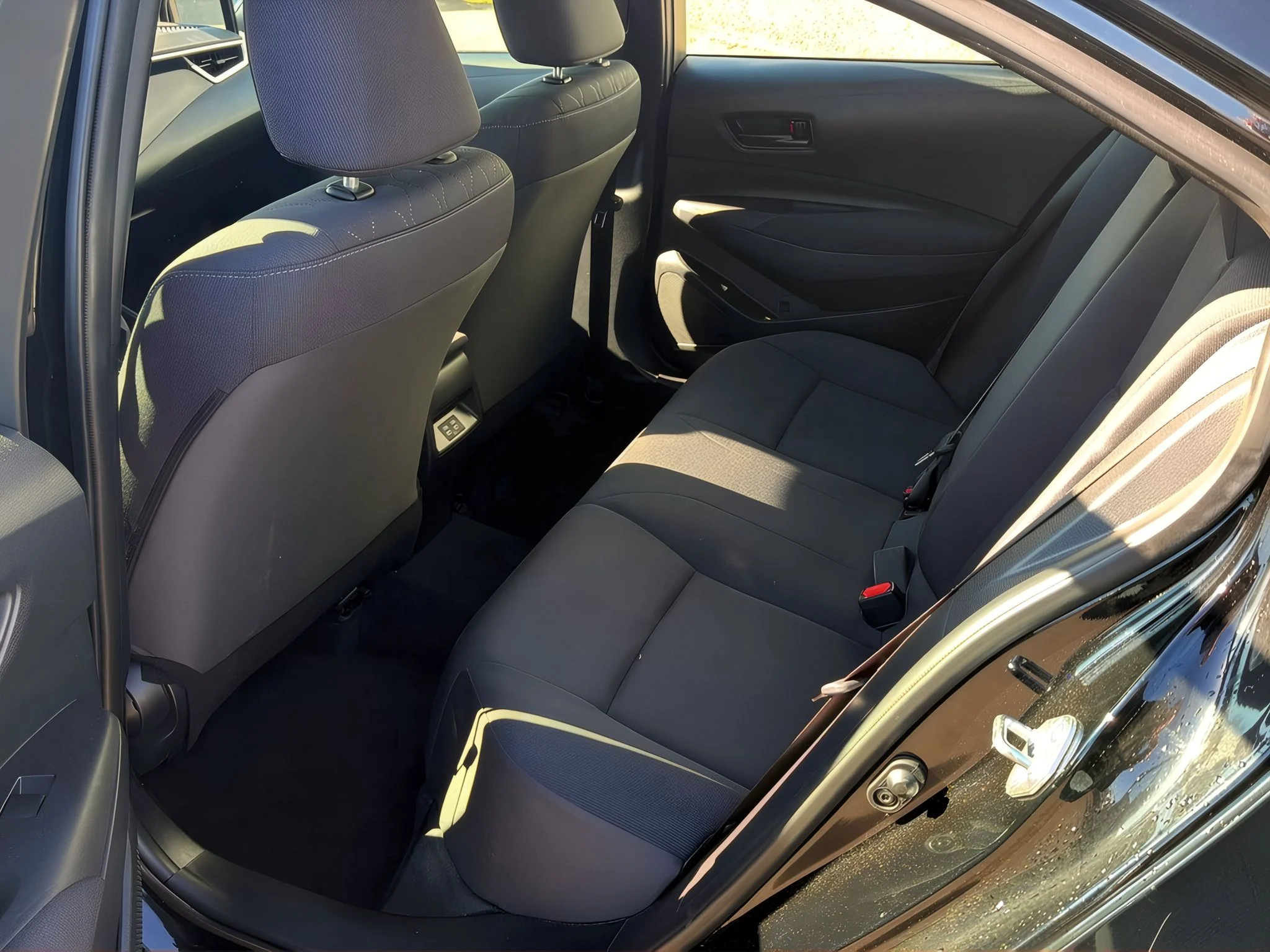 2025 Toyota Corolla LE - Photo 28