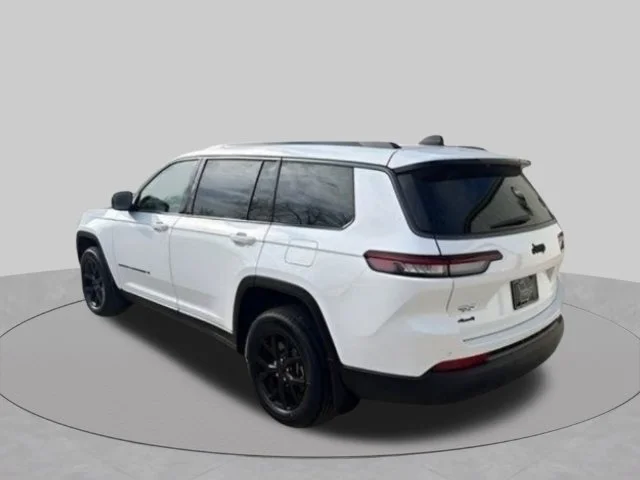 New 2026 Bright White Clear-Coat Exterior Paint Jeep Altitude image 4