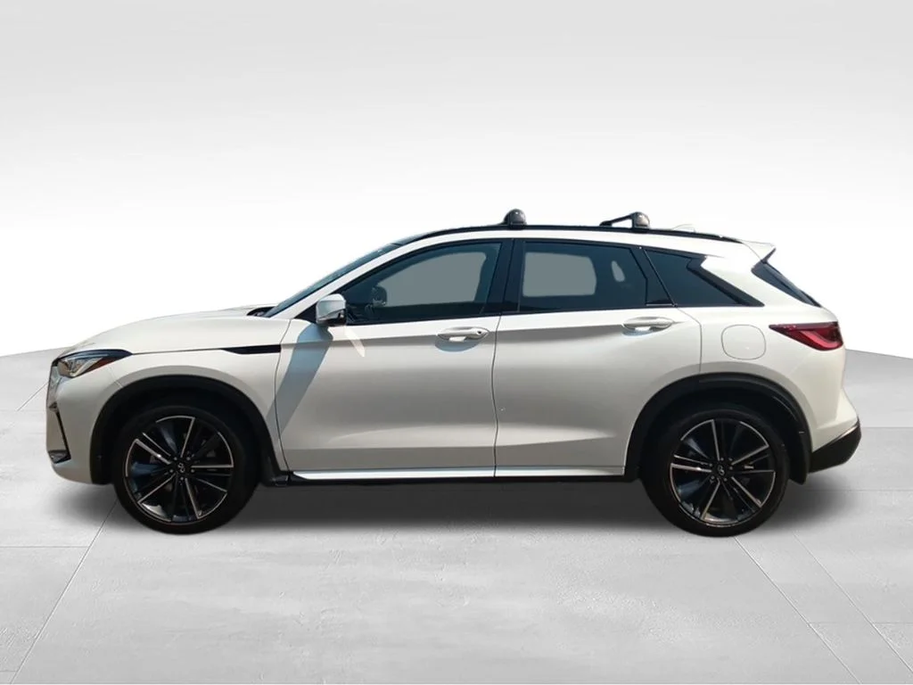 Used 2025 Radiant White INFINITI SPORT image 3
