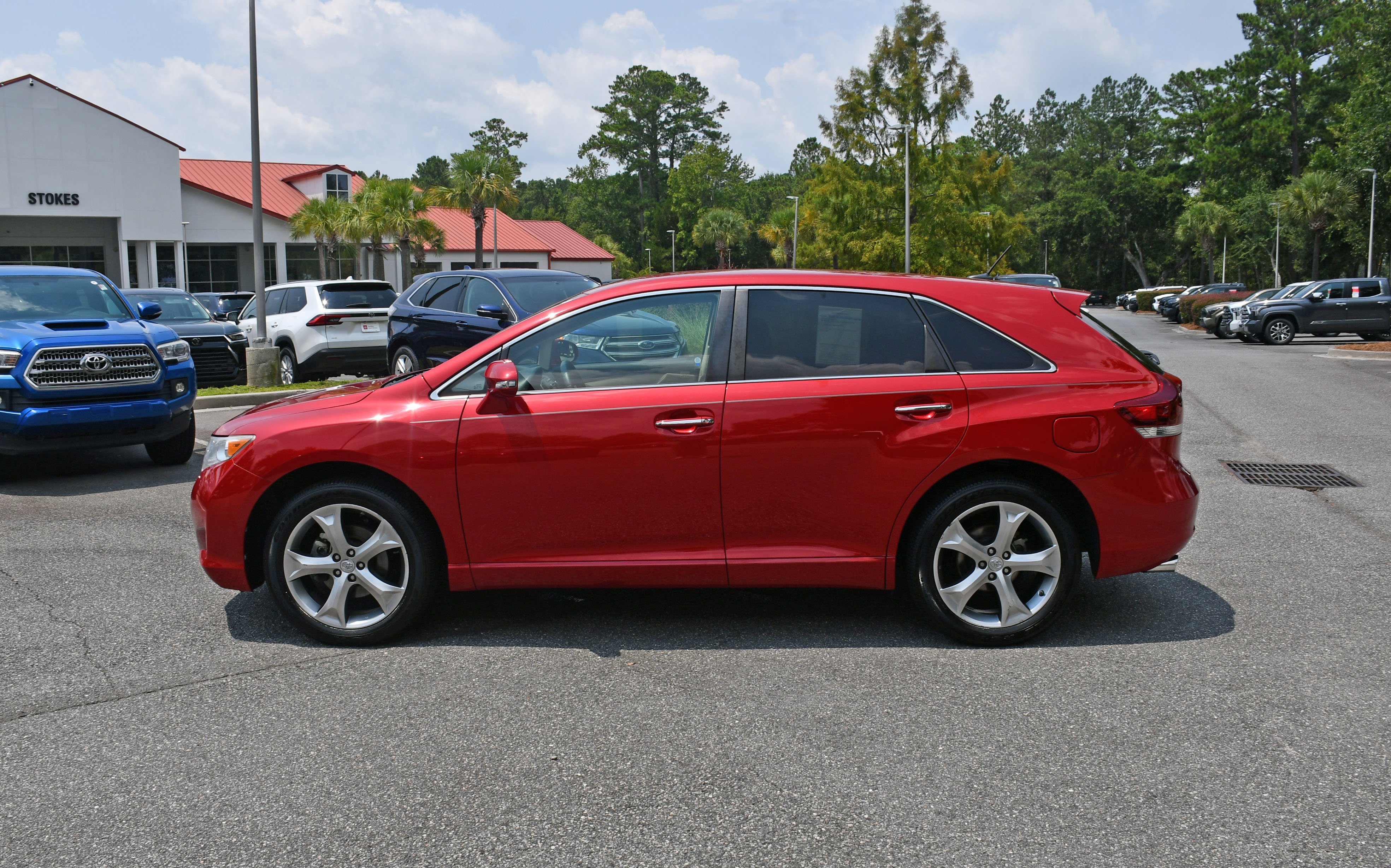 Used 2014 Red Toyota XLE image 2