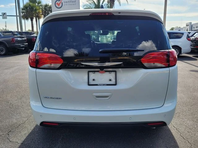 2026 Chrysler Voyager LX - Photo 6
