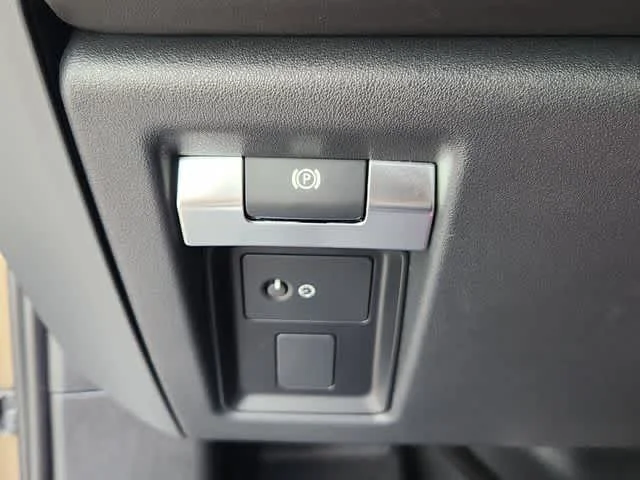 Used 2023 Gondwana Stone Metallic Land Rover X image 21