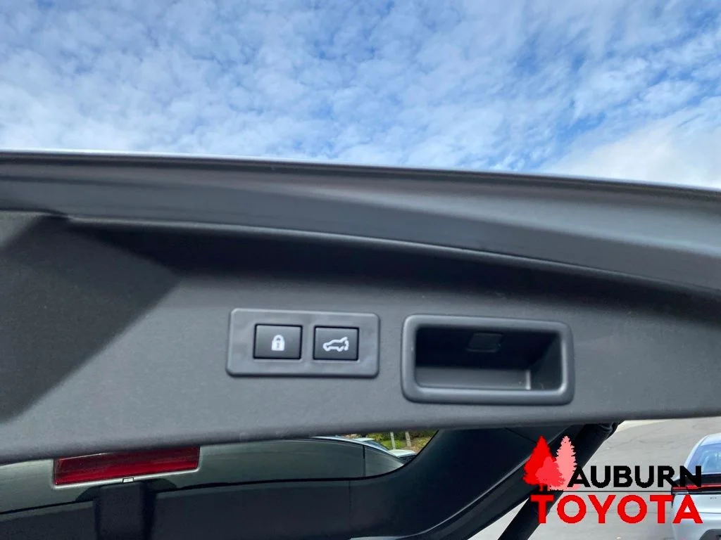 Used 2025 Ice Silver Metallic Subaru Touring image 13