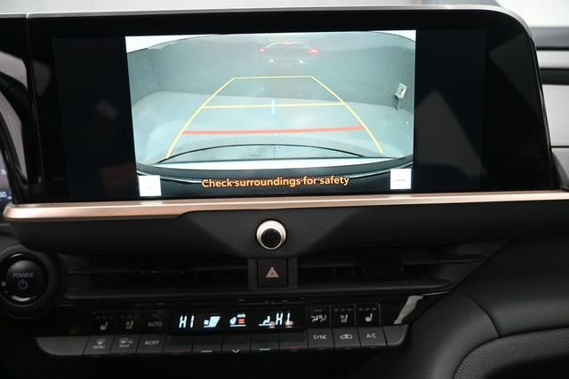 Used 2025  Toyota XLE image 6