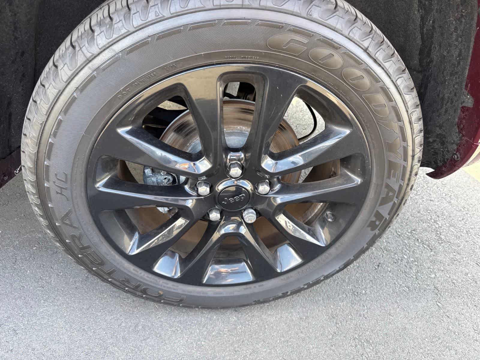 Used 2017 Velvet Red Pearlcoat Jeep Altitude image 26