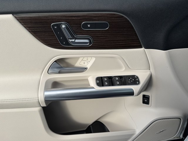 New 2026 Polar White Mercedes-Benz GLA 250 image 8