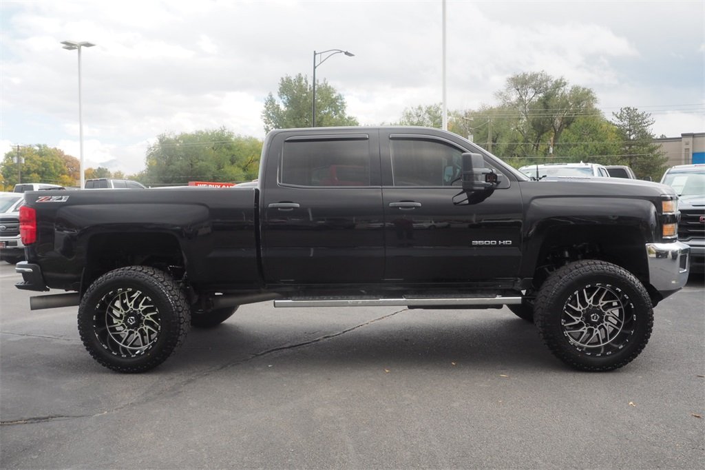 2015 Chevrolet Silverado 3500HD LT photo 3
