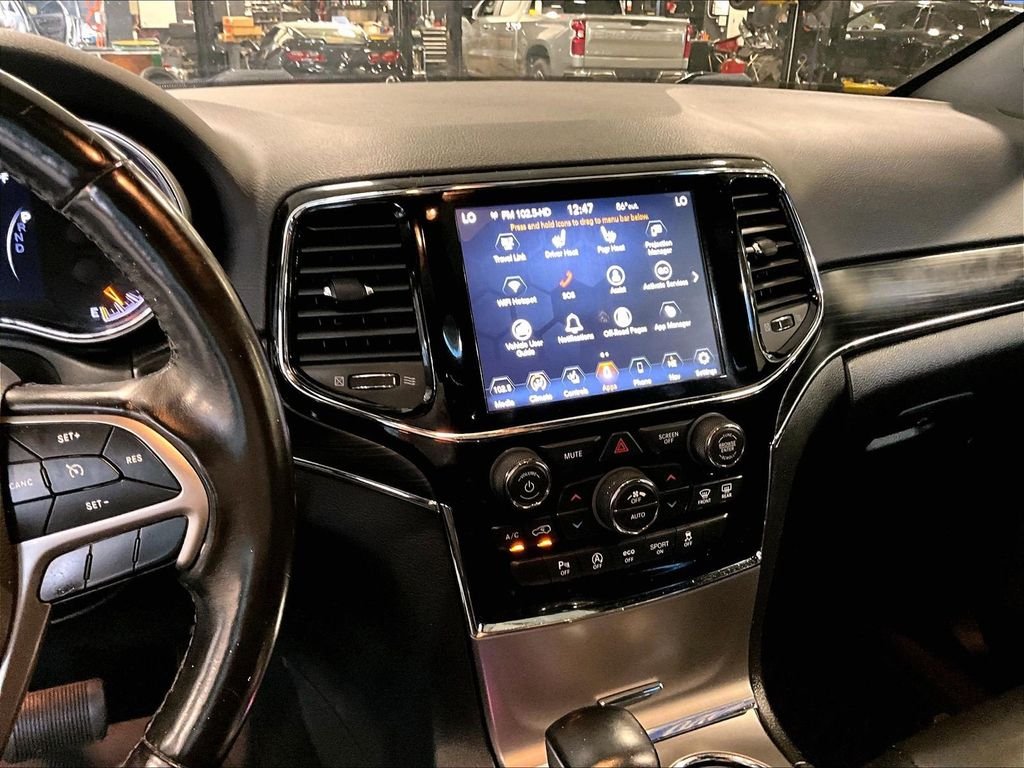 Used 2020 Silver Jeep Limited image 19