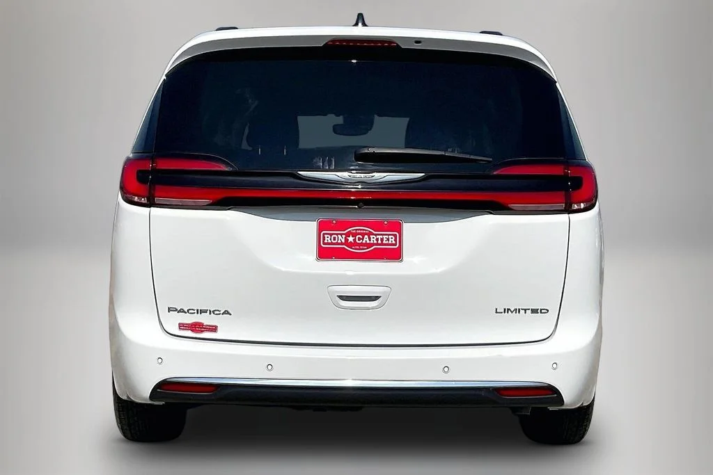 Used 2023 White Chrysler Limited image 6
