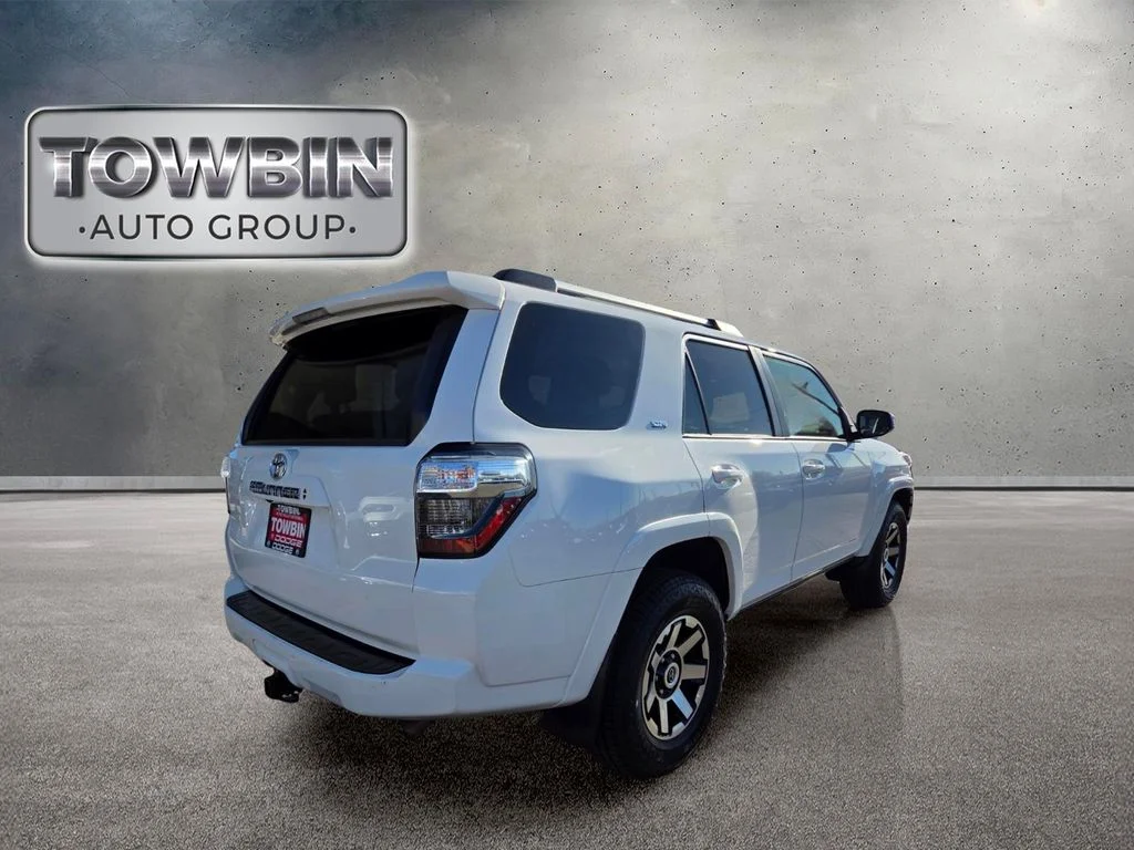 Used 2021 White Toyota SR5 image 4