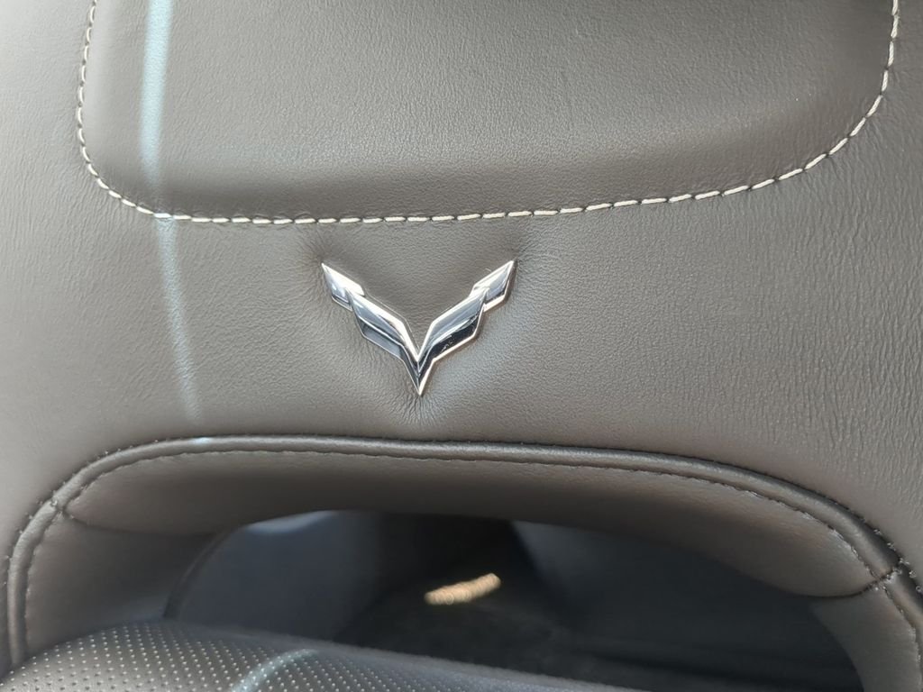 Used 2015 Red Chevrolet Stingray Z51 image 26