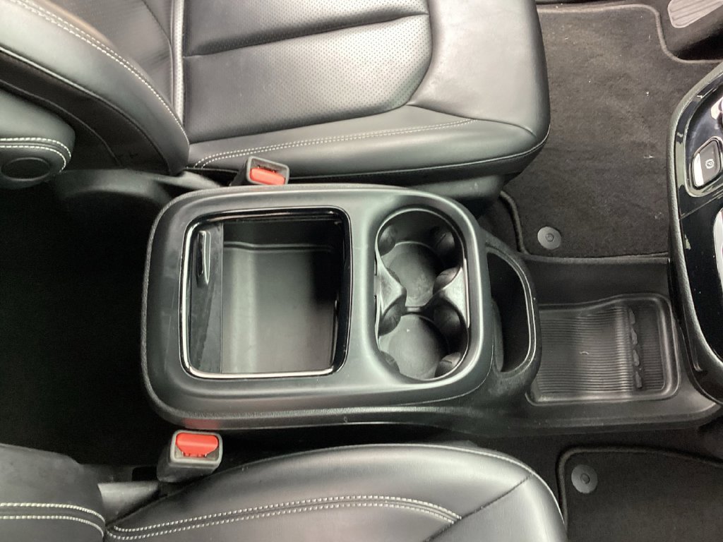 Used 2023 Red Chrysler Touring L image 20