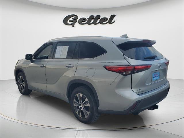 Certified Used 2020 CELESTIAL SILVER METALLIC Toyota  image 7
