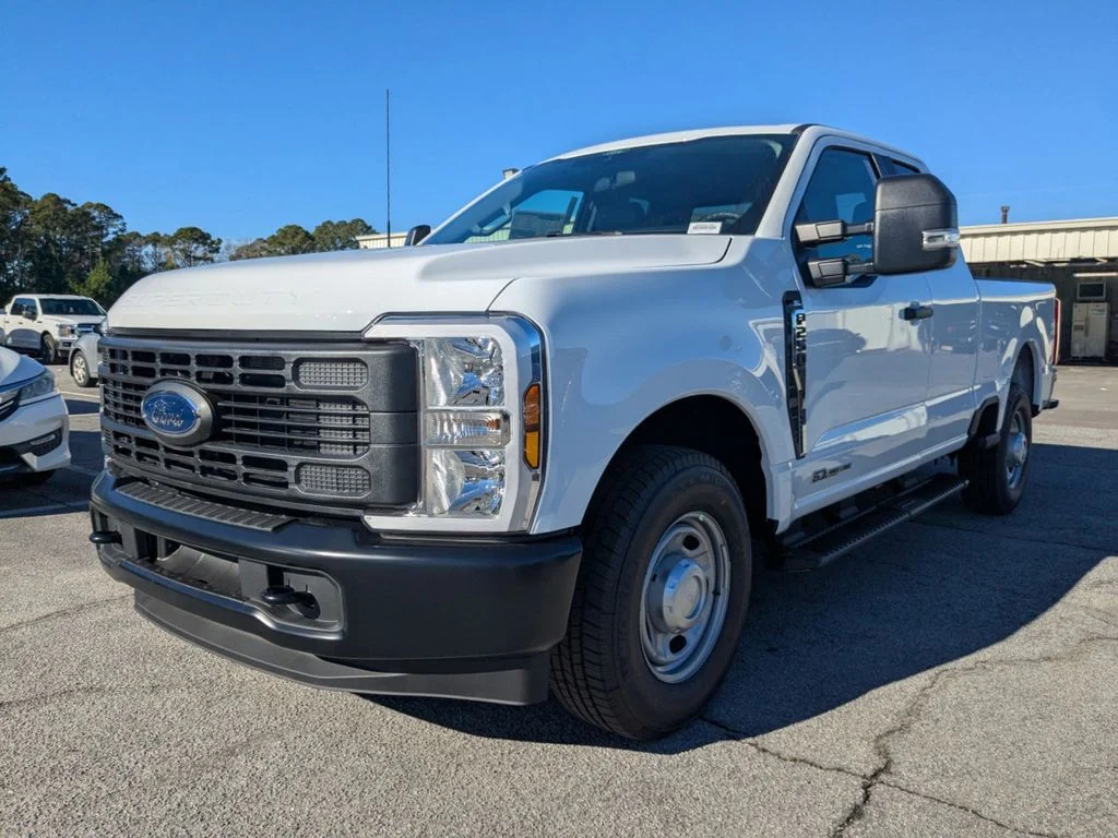 New 2026 Oxford White Ford XL image 8