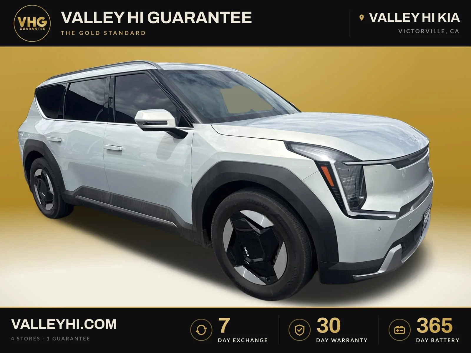 Used 2024 Ivory Silver Kia Wind image 1