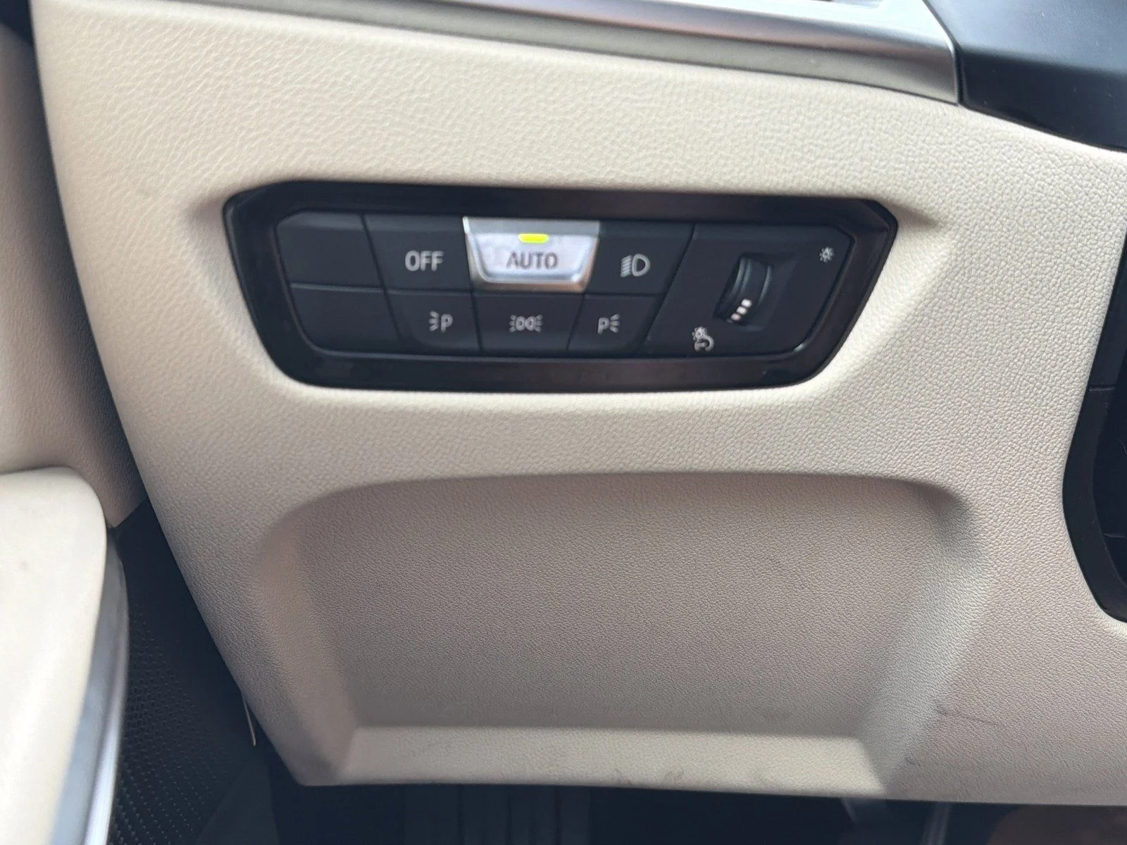 Certified Used 2025 Mineral White Metallic BMW 330i image 30