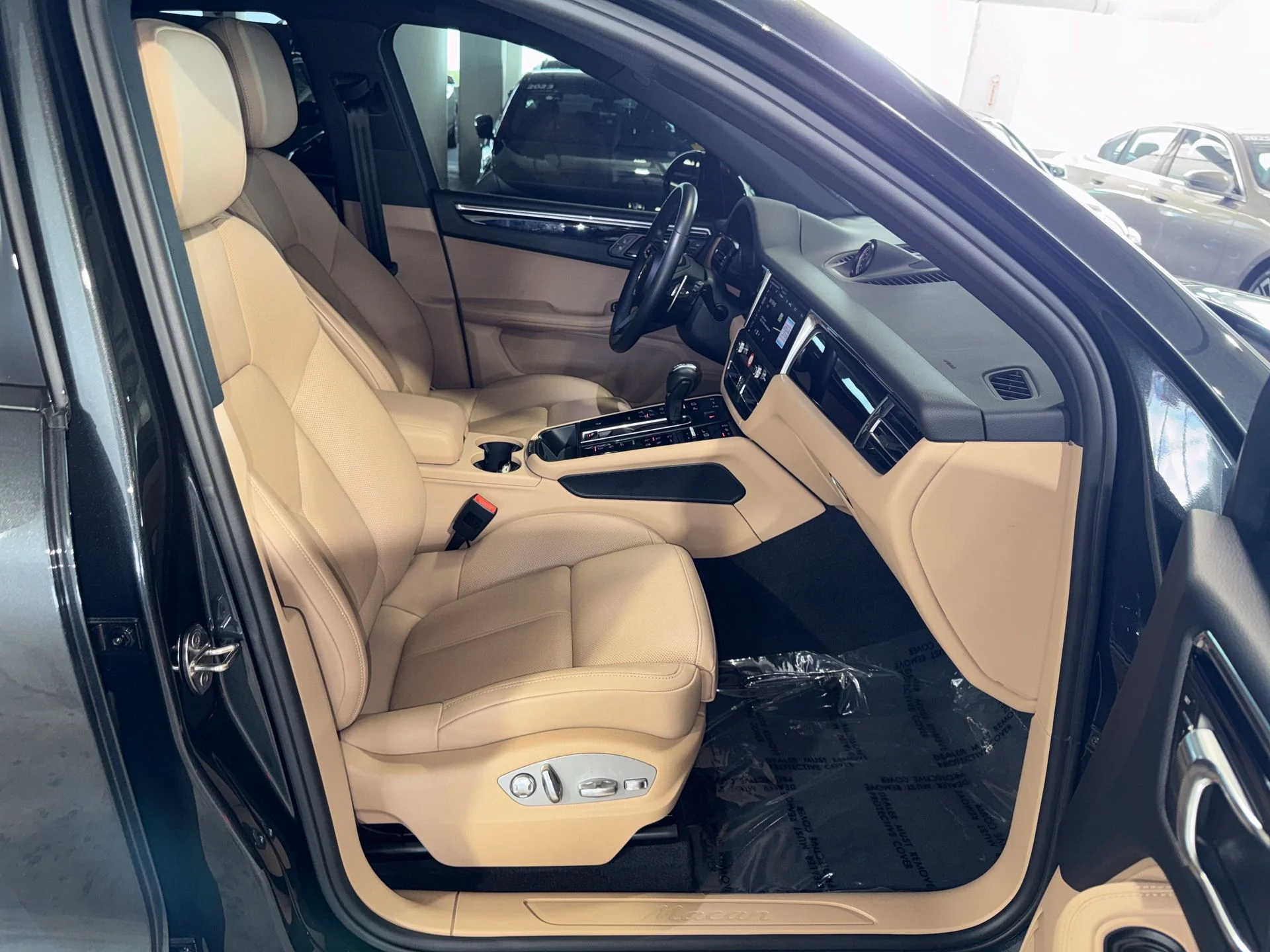 Used 2025  Porsche T image 10