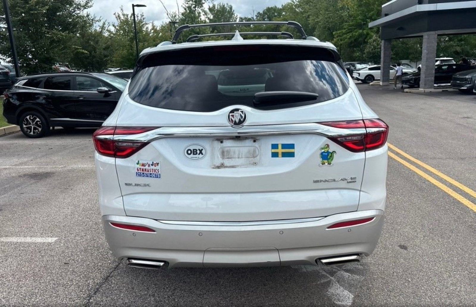 Used 2018 White Frost Tricoat Buick Premium image 8