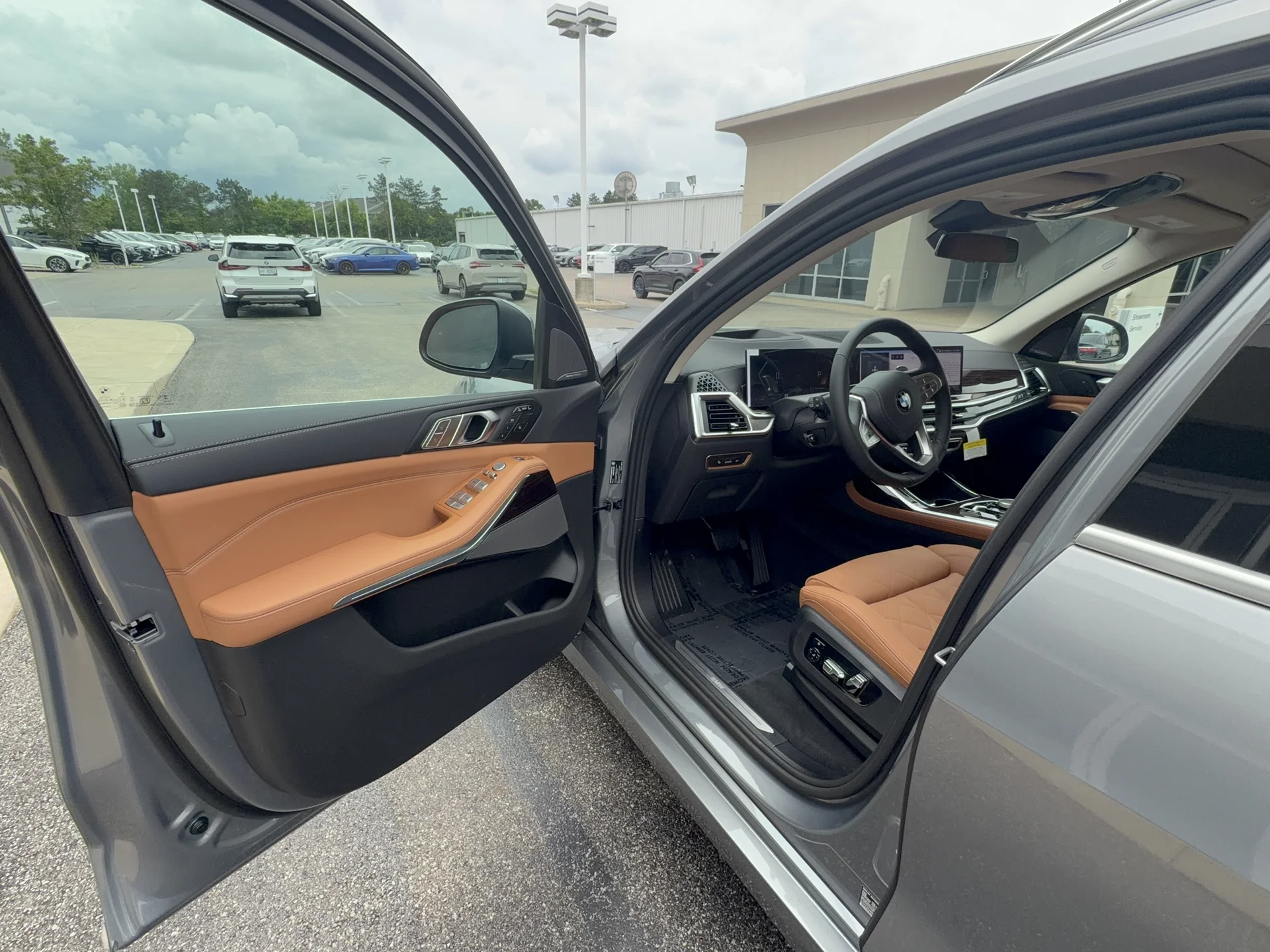 New 2026 Skyscraper Grey Metallic BMW xDrive40i image 8
