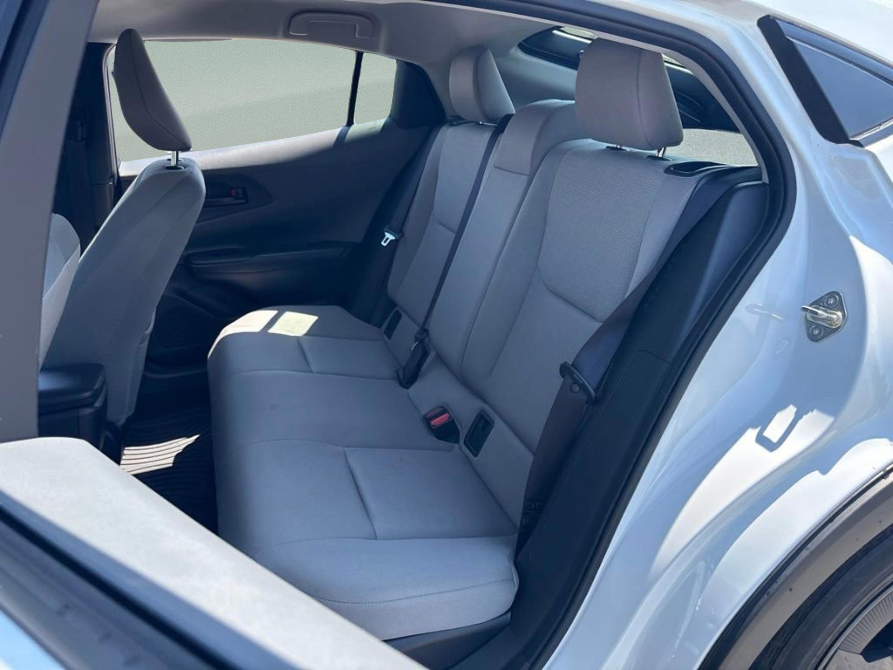 Used 2025 Pearl Toyota LE image 21