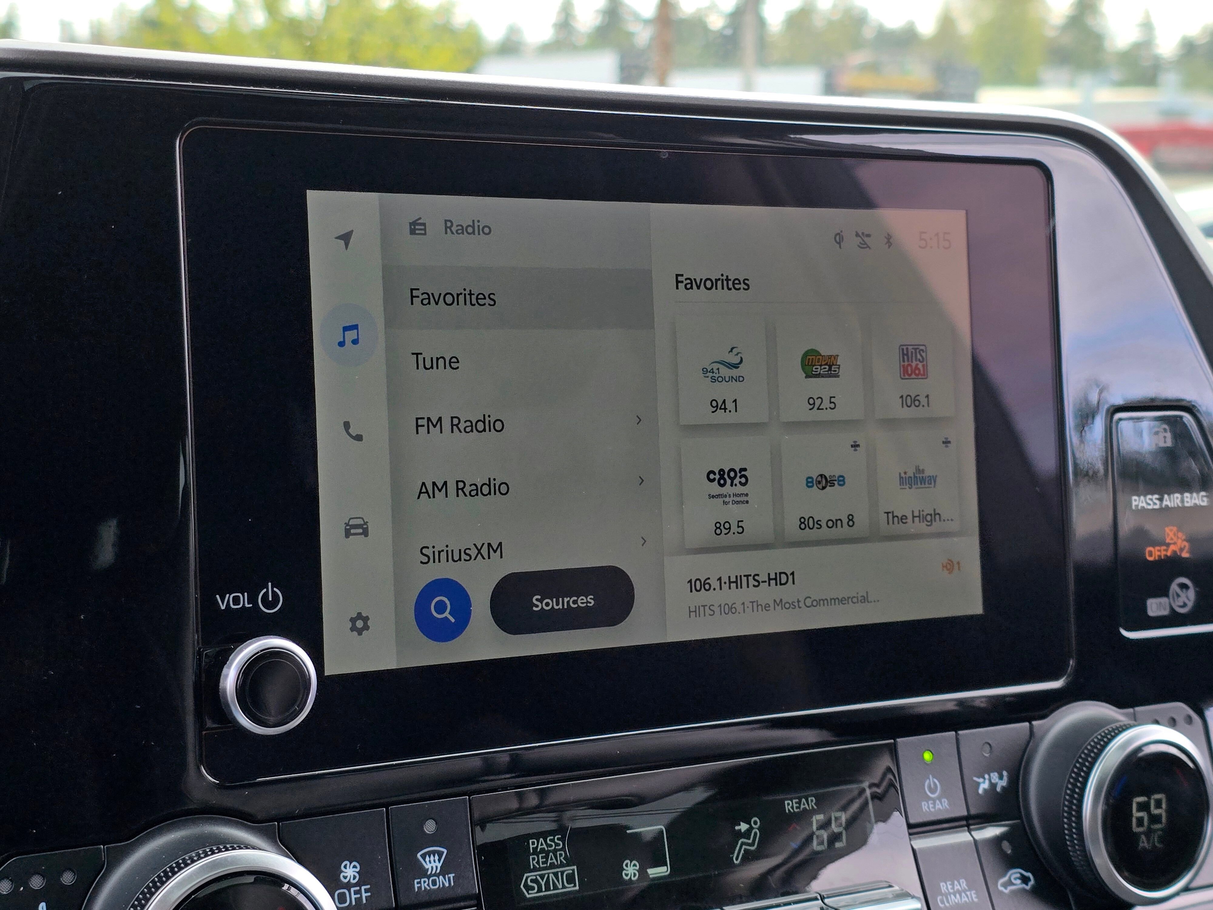 Used 2023  Toyota L image 29