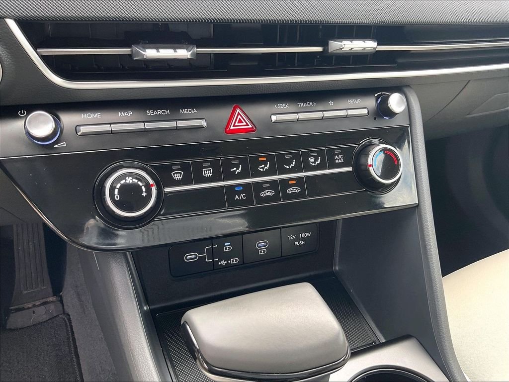 Used 2025 Black Hyundai SE image 25