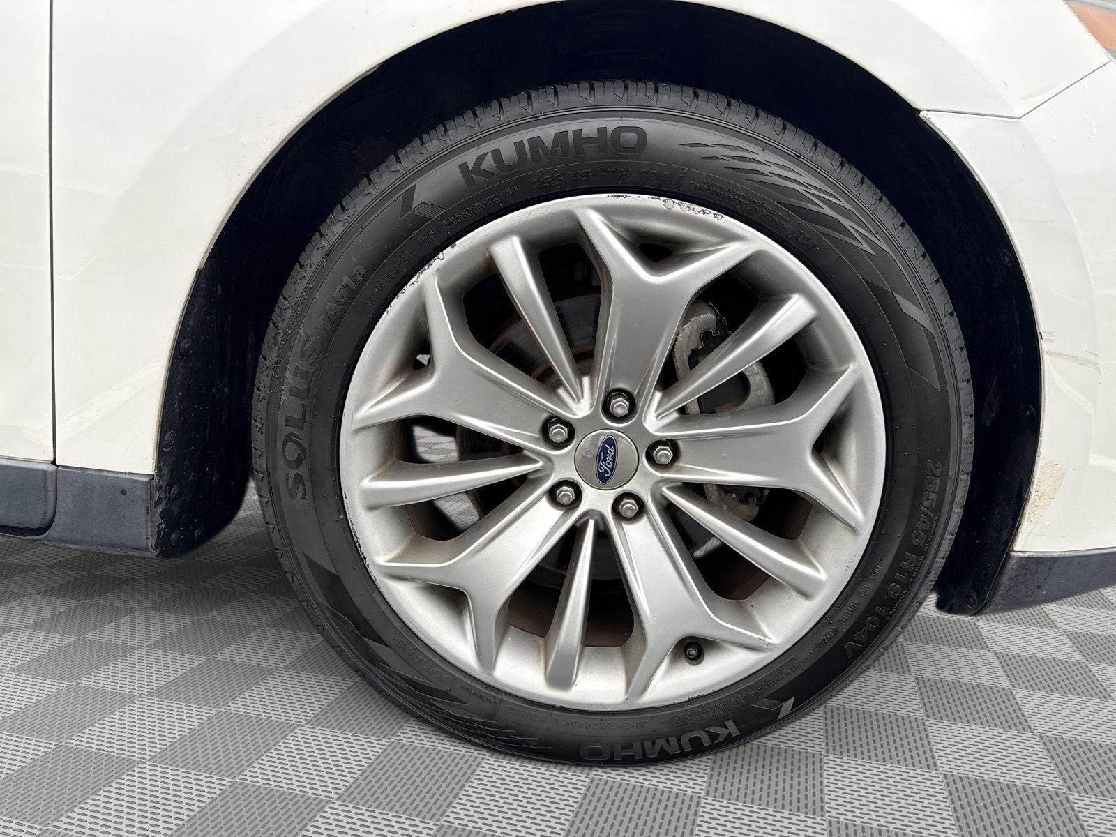 Used 2016 White Platinum Metallic Tri-Coat Ford Limited image 13