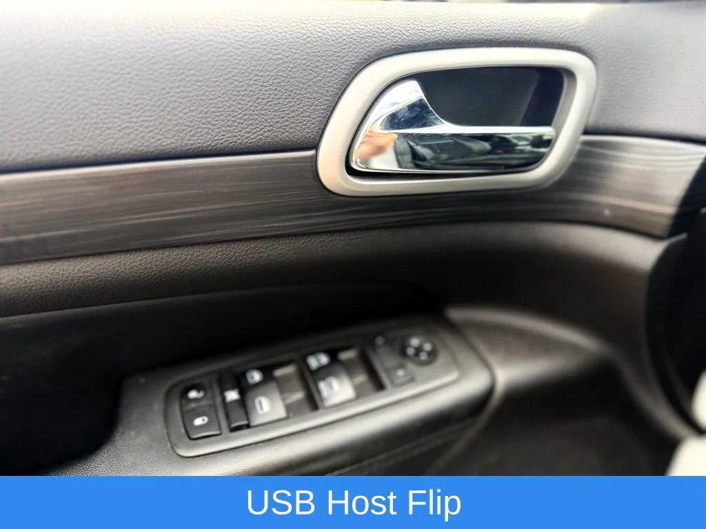 Used 2019 White Jeep Laredo E 4x4 image 31