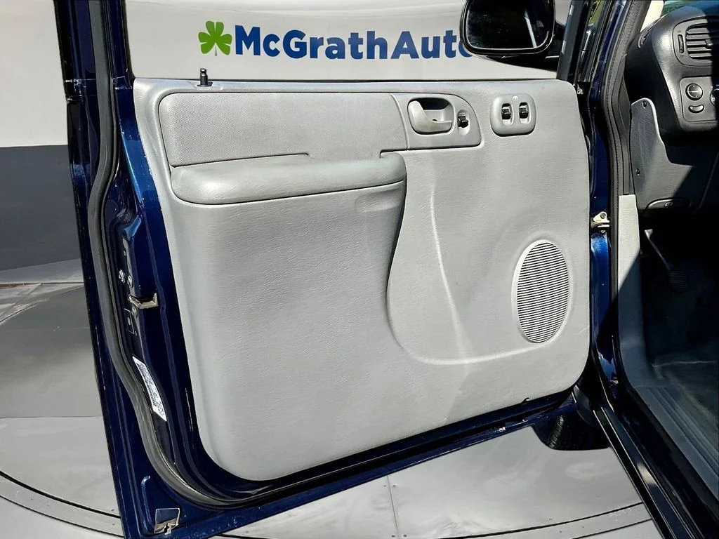 Used 2005 Blue Dodge SE image 20