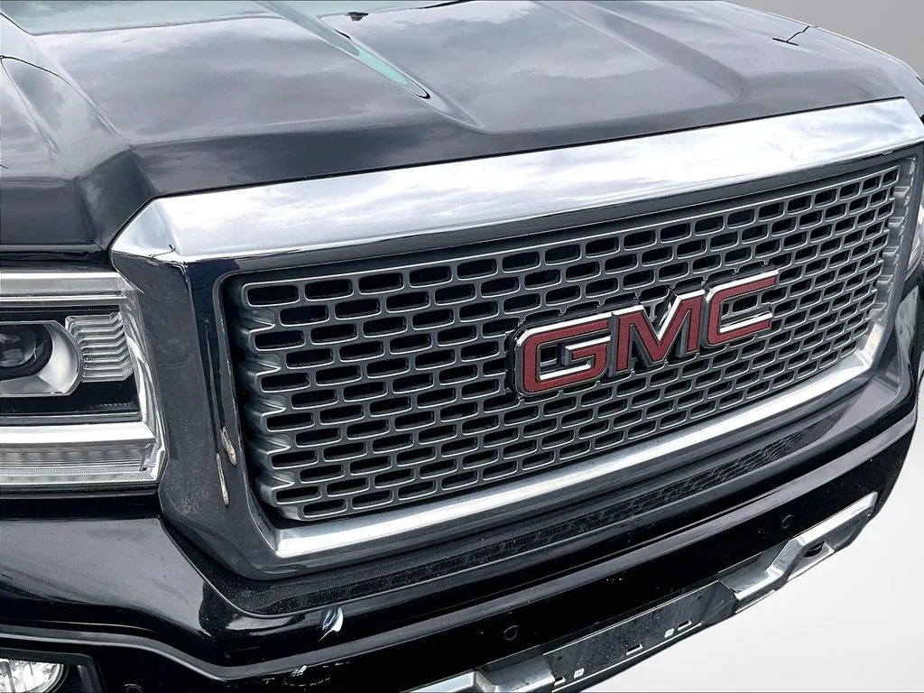 Used 2015 Black GMC Denali image 29