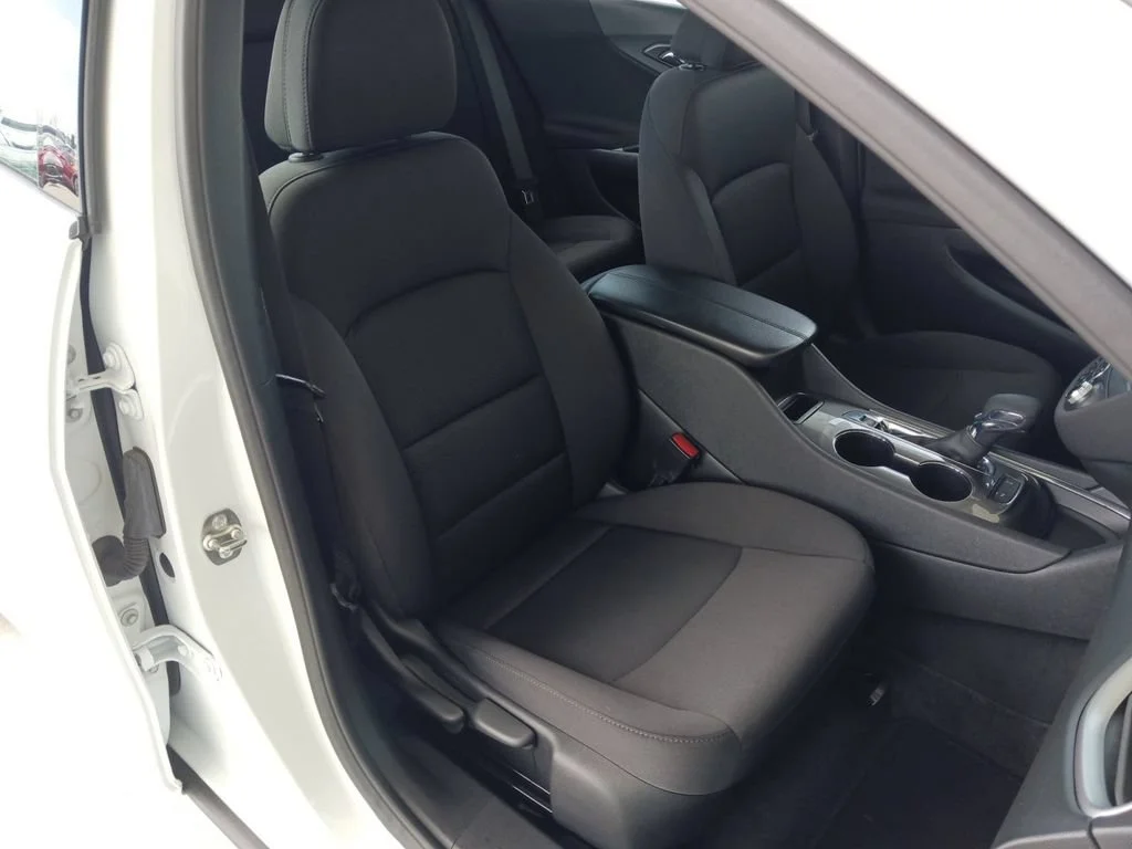 Used 2024 Summit White Chevrolet 1LT image 27