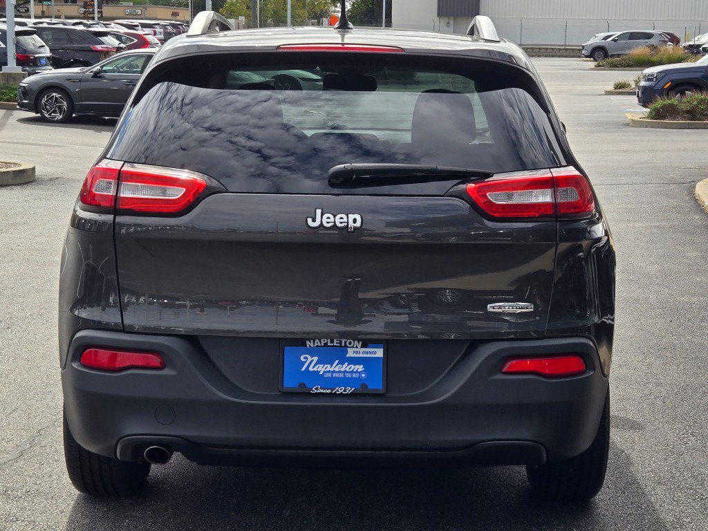 Used 2014 Crystal Metallic Jeep Latitude image 11